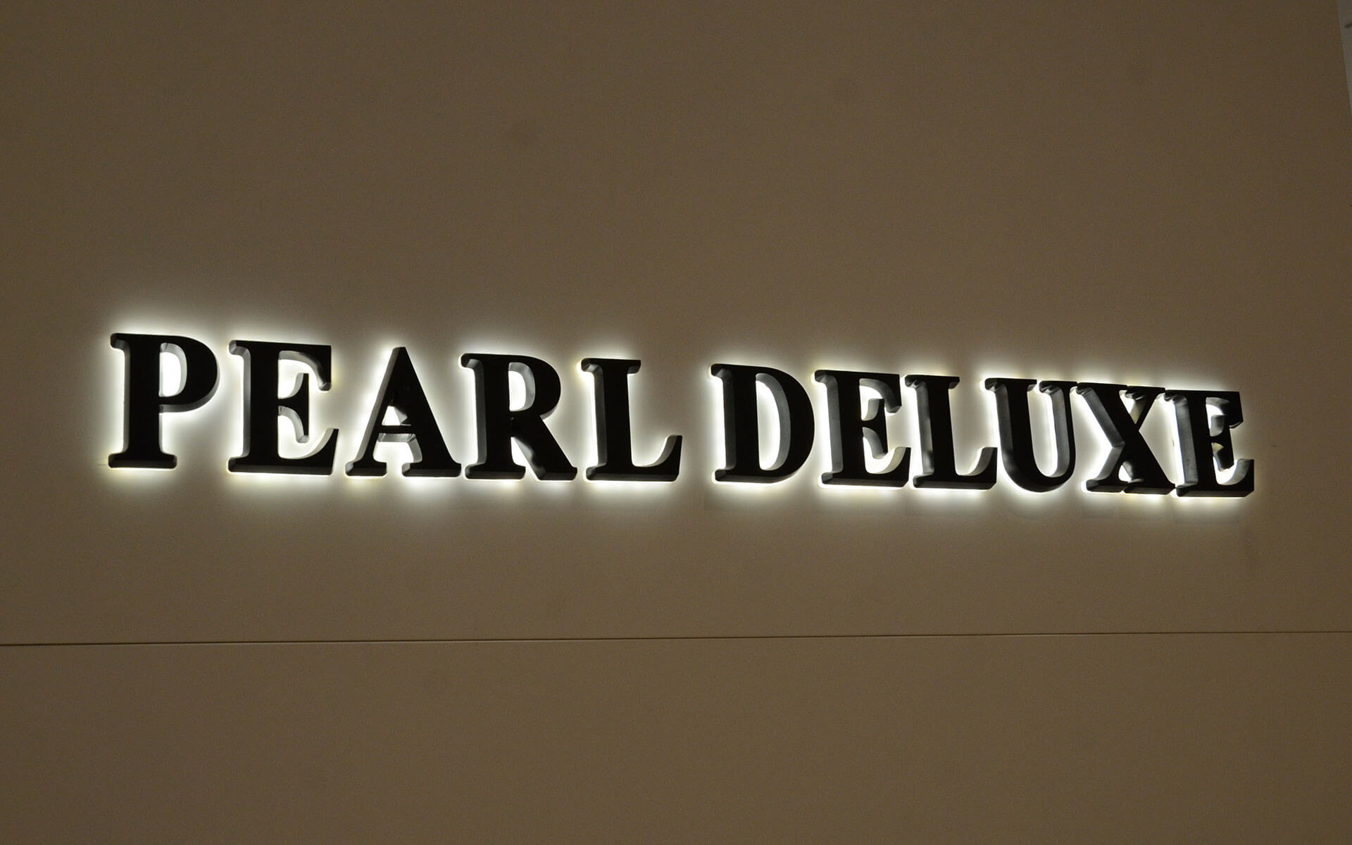 Back-lit Acrylic Channel Letters for Pearl Deluxe