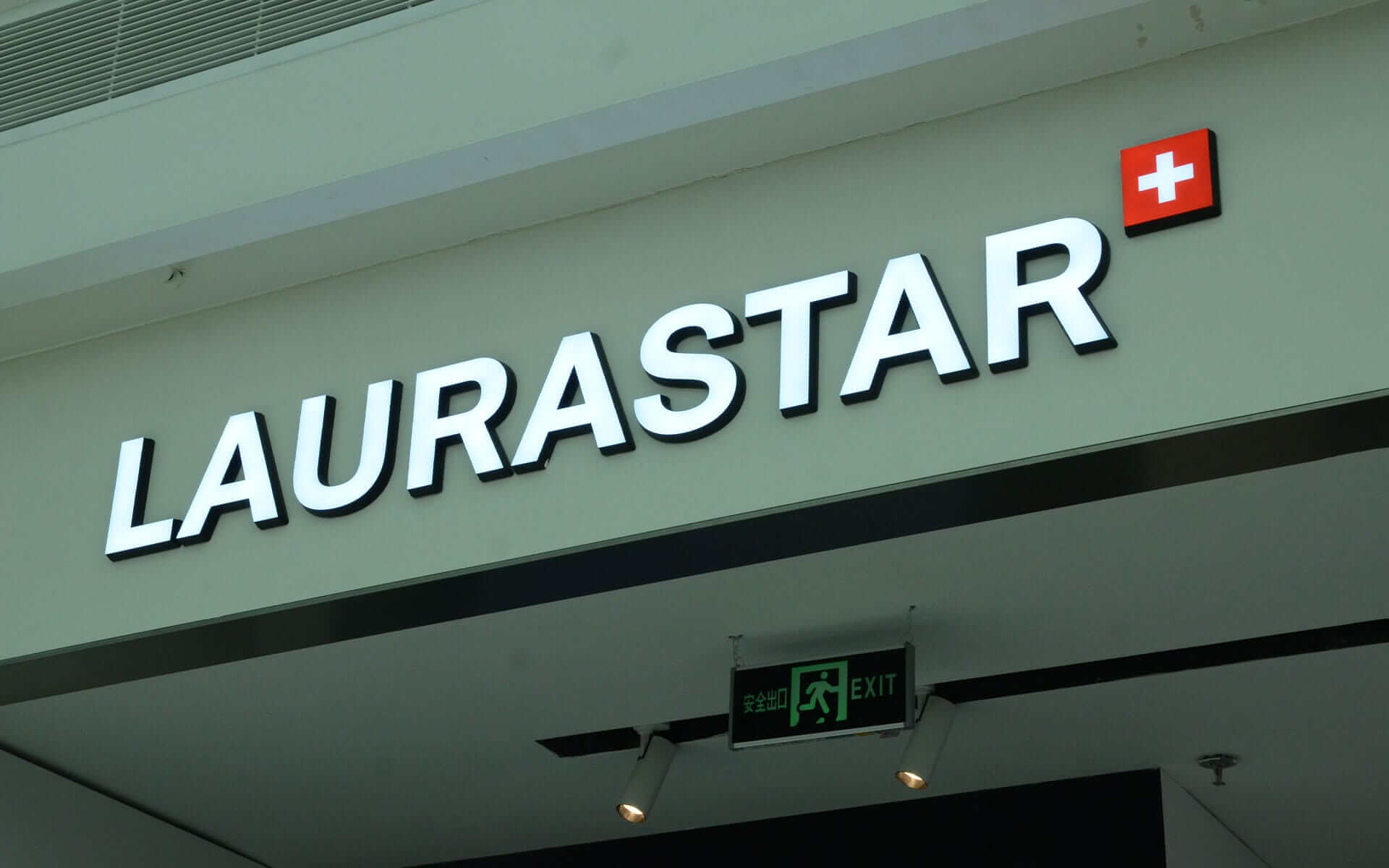 Face-lit Acrylic Channel Letters for Laurastar