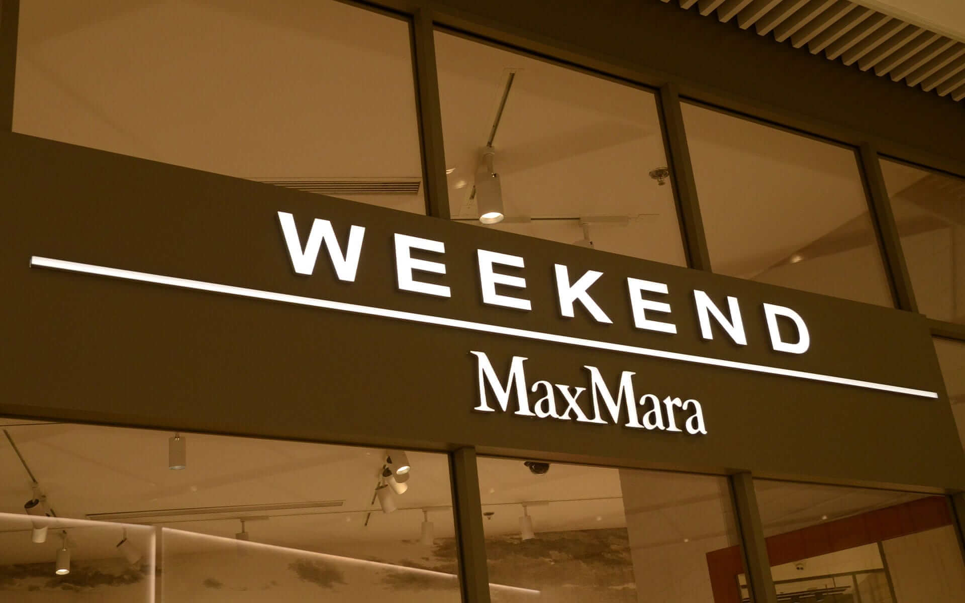Face-lit Acrylic Channel Letters for Weekend Maxmara