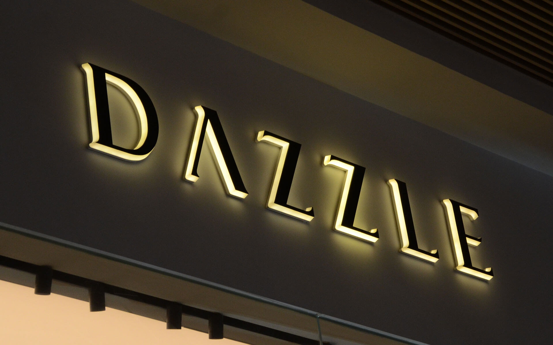 Side-lit Channel Letters for Dazzle