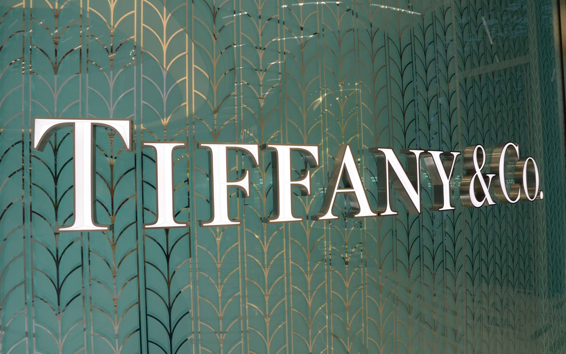 Trim Face-lit Metal Channel Letters for Tiffany & Co.