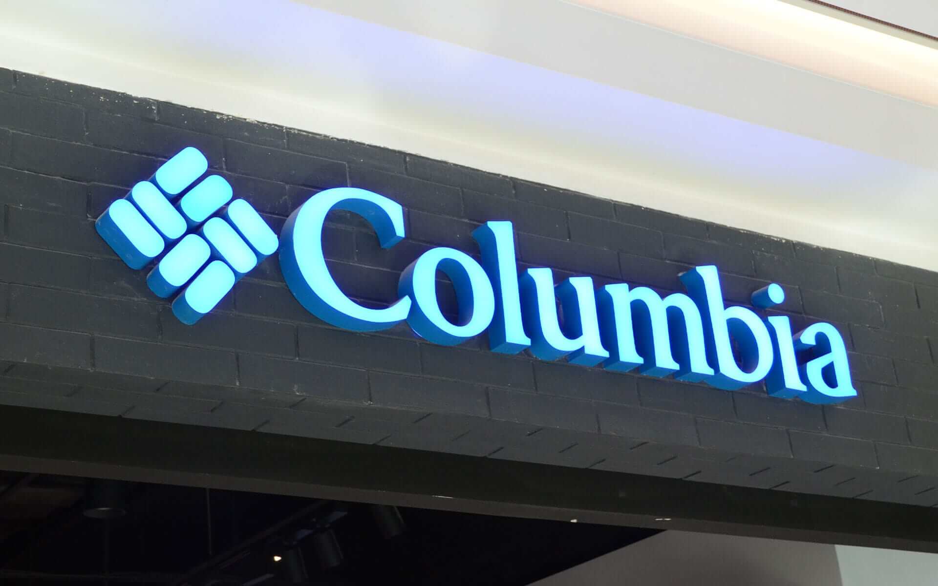 Trimless Face-lit Metal Channel Letters for Columbia
