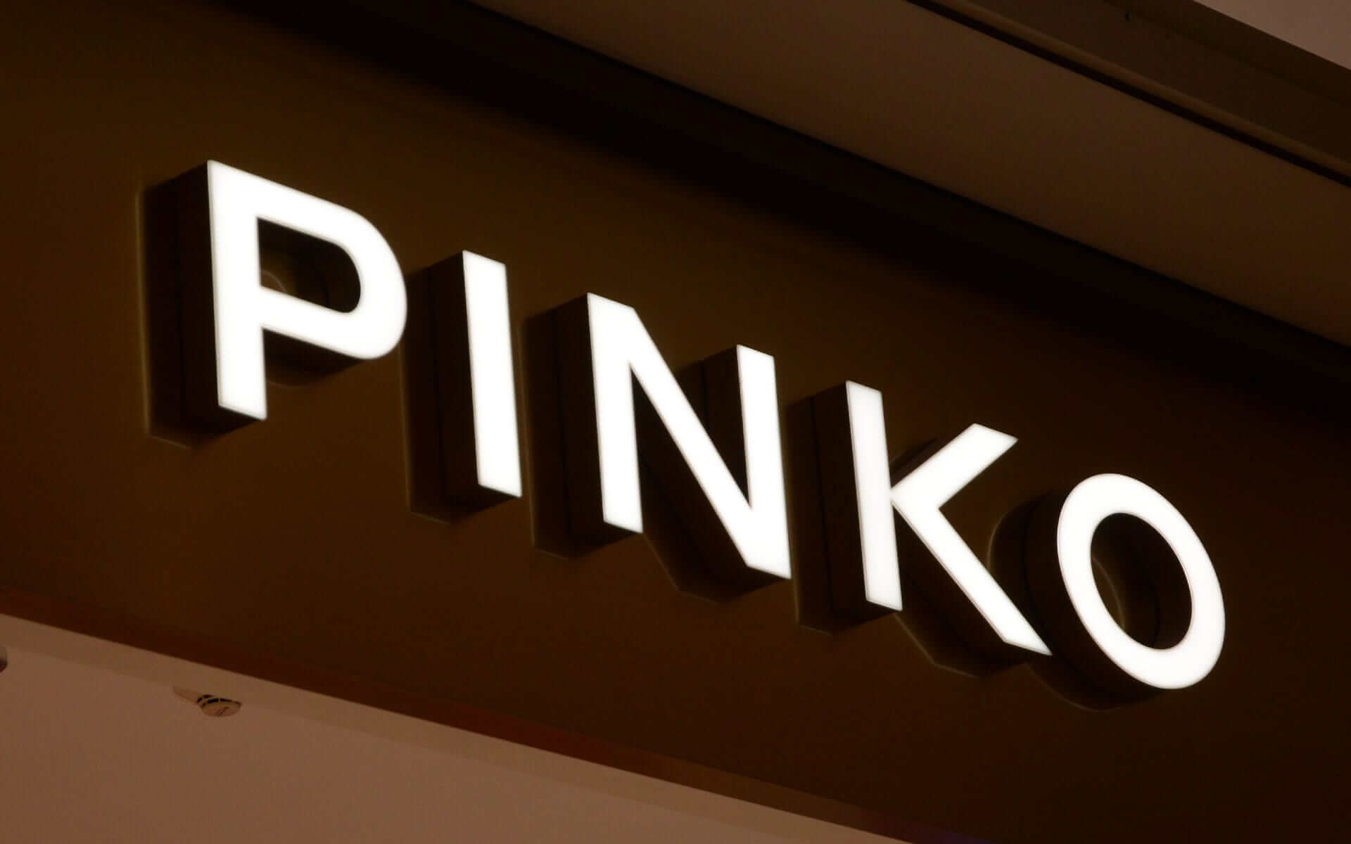 Trimless Face-lit Metal Channel Letters for Pinko