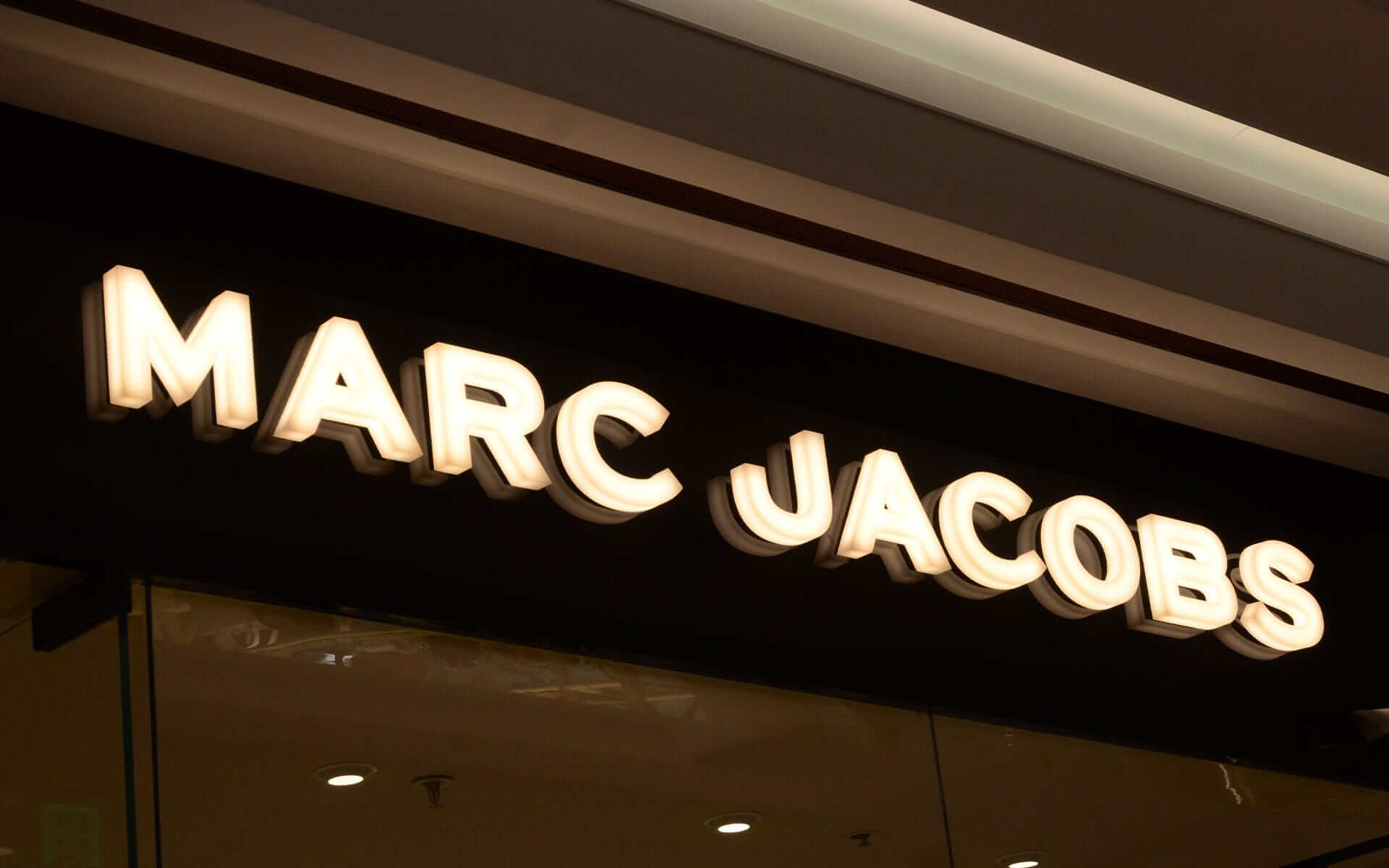 Whole-lit Channel Letters for Marc Jacobs